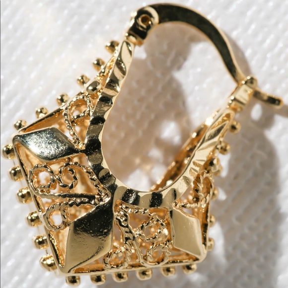 New Vanessa Mooney the gold Mabel hoops earrings - Picture 6 of 7